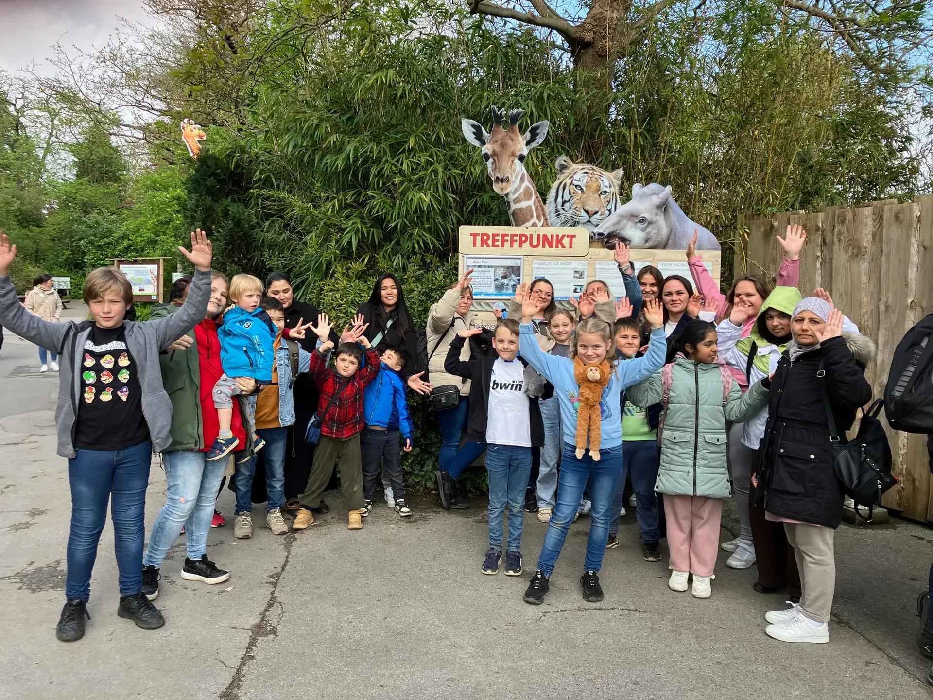 KiND Dinslaken e.V. – Aktion Duisburger Zoo – 25.04.2025 – Bild 1 von 4 KiND Dinslaken e.V. - Aktion Duisburger Zoo - 25.04.2025 - Bild 1 von 4